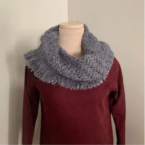 American Eagle Gray Knit Infinity Scarf - Picture 4 of 4